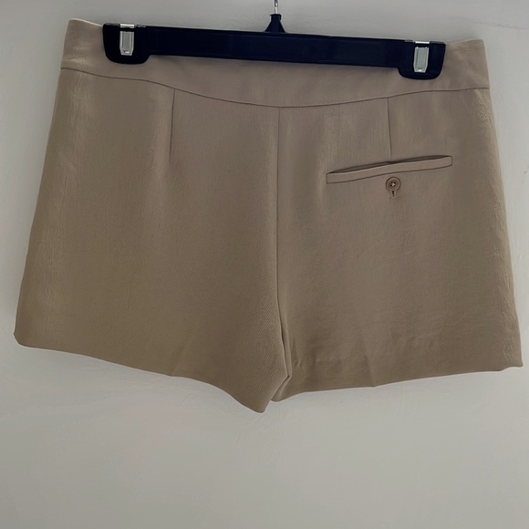 Aritzia- Wilfred Tan shorts w/pockets, Hooke/eye & ribbon front tie, size 4 - Picture 2 of 5